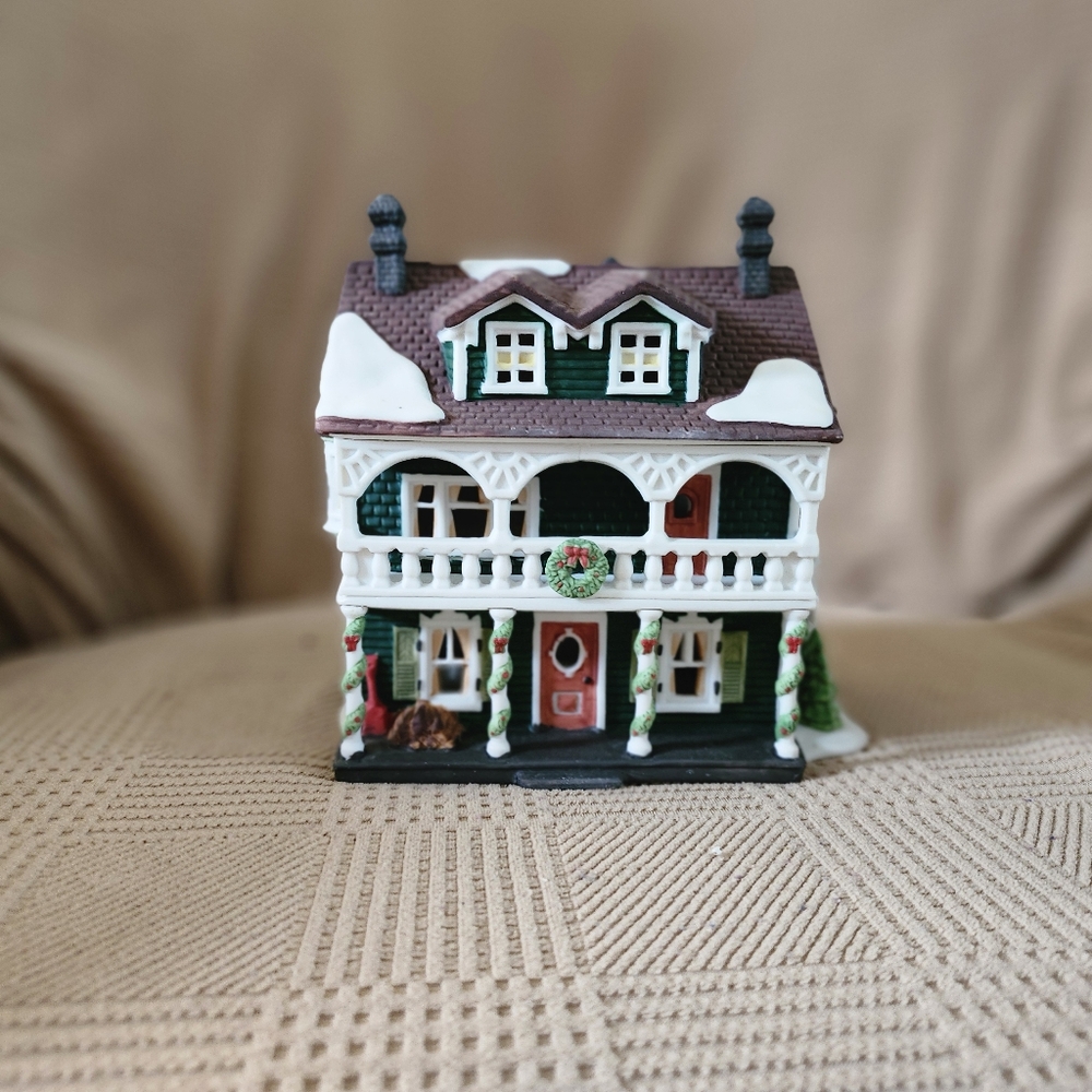 Dept 56 New England Village Series Captain's Cottage